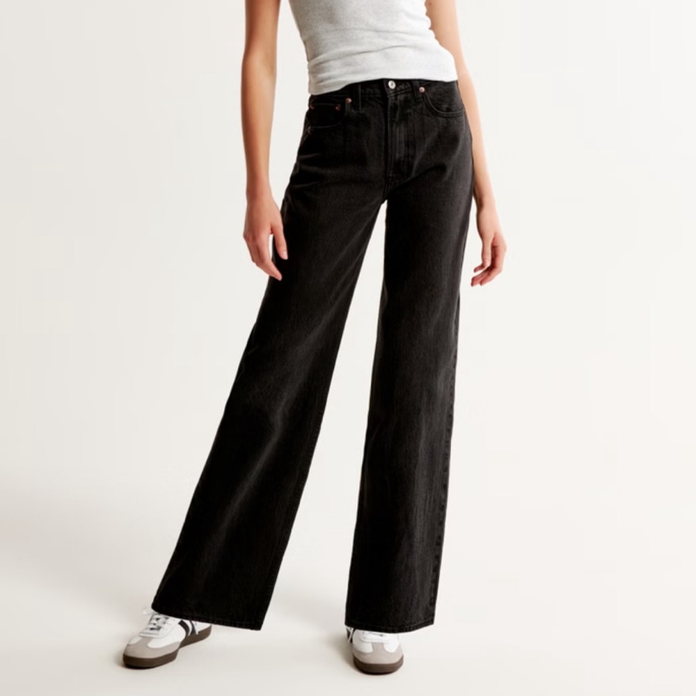 NWOT Abercrombie & Fitch Loose High Rise Jeans in Black